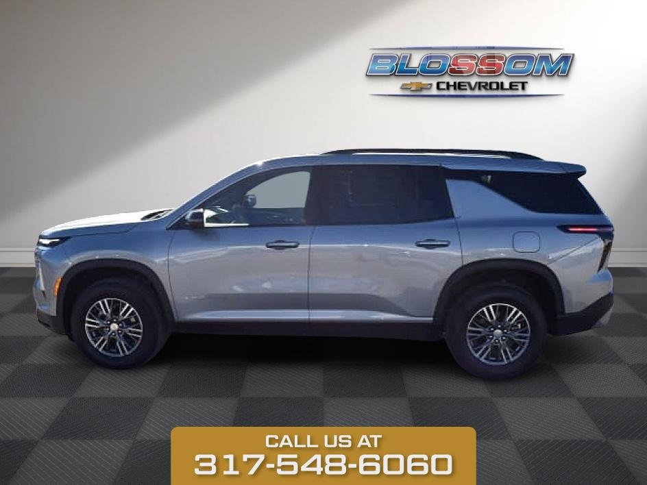 2025 Chevrolet Traverse photo 2