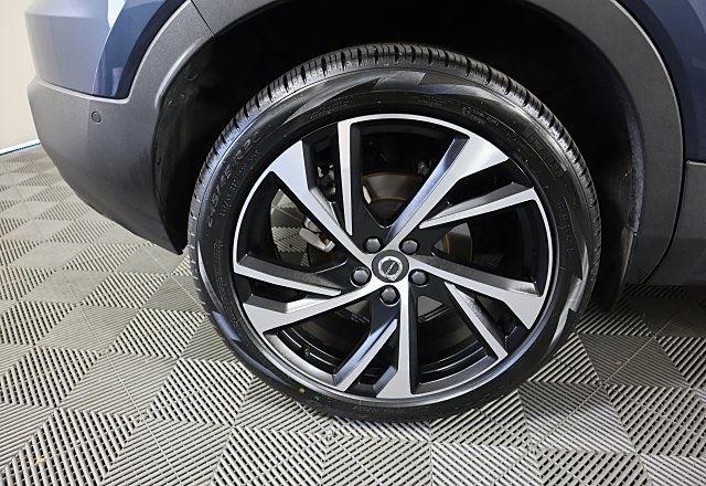 2022 Volvo XC40 R-Design photo 7