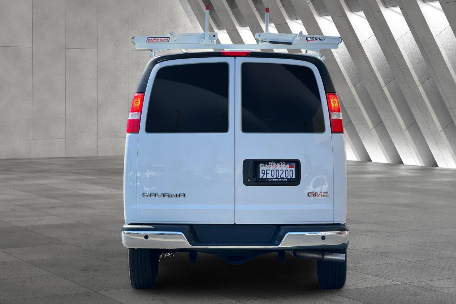 2023 Gmc Savana Cargo 2500 photo 3