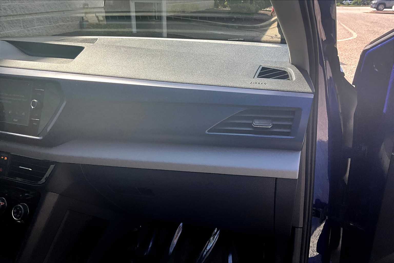 2023 Volkswagen Taos SE photo 16