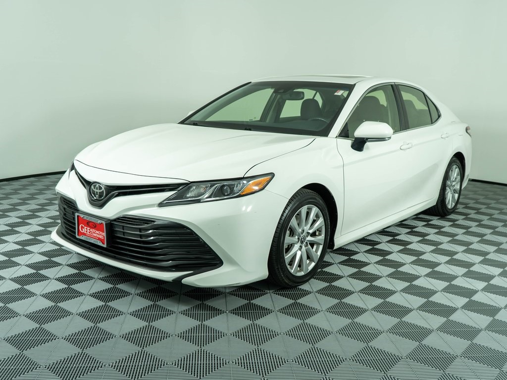 2018 Toyota Camry XLE XSE photo 3