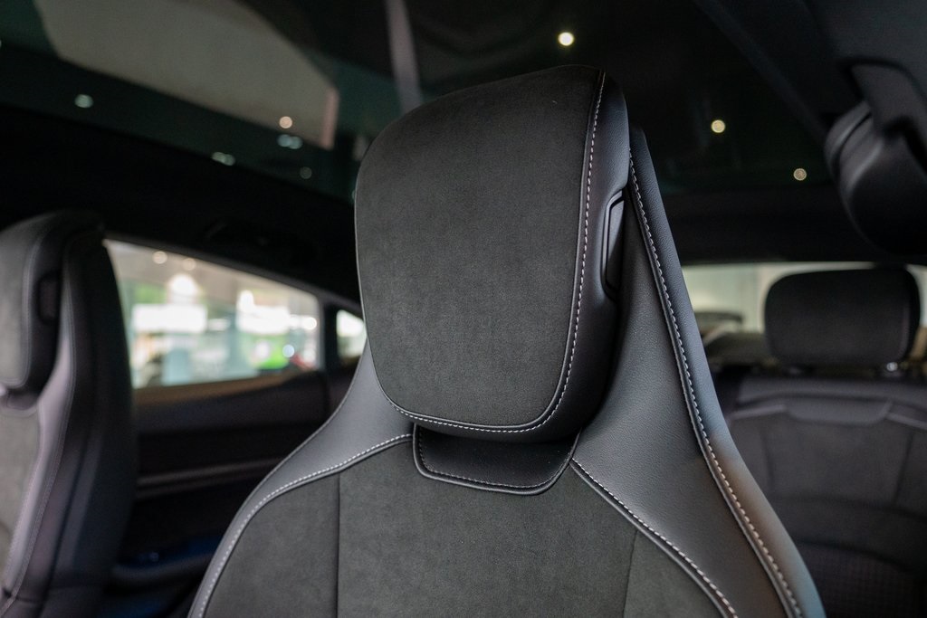2025 Porsche Taycan 4 photo 24