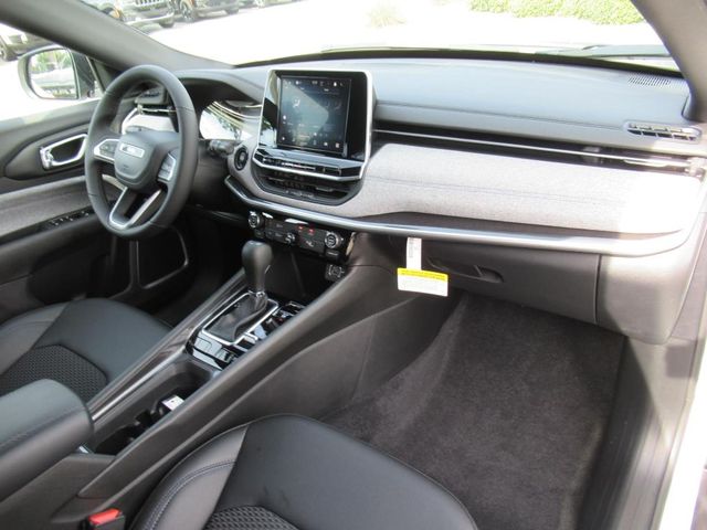 2025 Jeep Compass Latitude photo 10