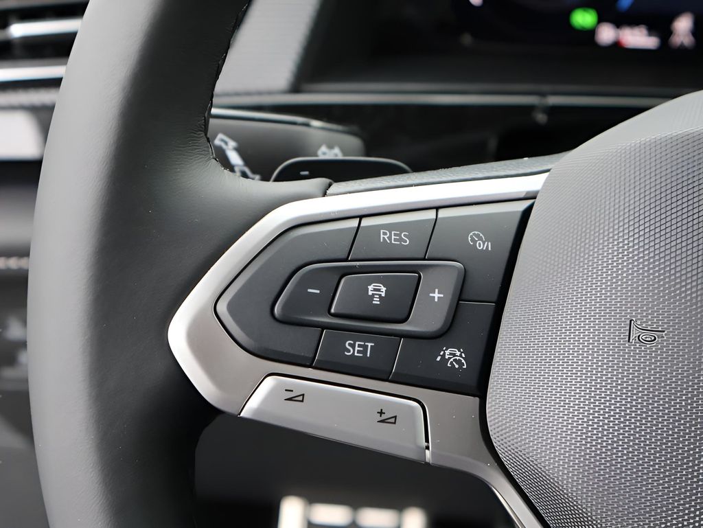 2025 Volkswagen Atlas Cross Sport SEL Premium R-Line photo 30