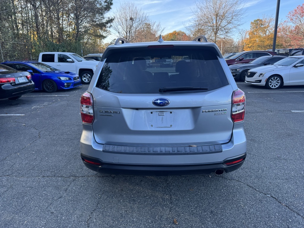 2016 Subaru Forester 2.5i Touring photo 4
