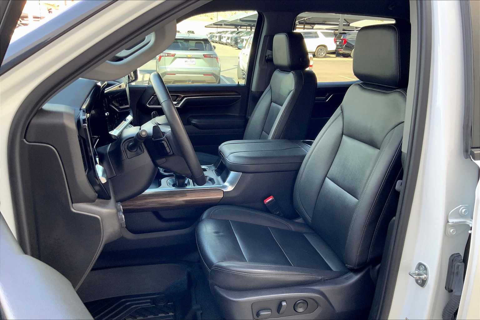 2023 Chevrolet Silverado 1500 RST photo 7