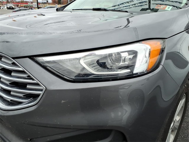 2021 Ford Edge SE photo 4