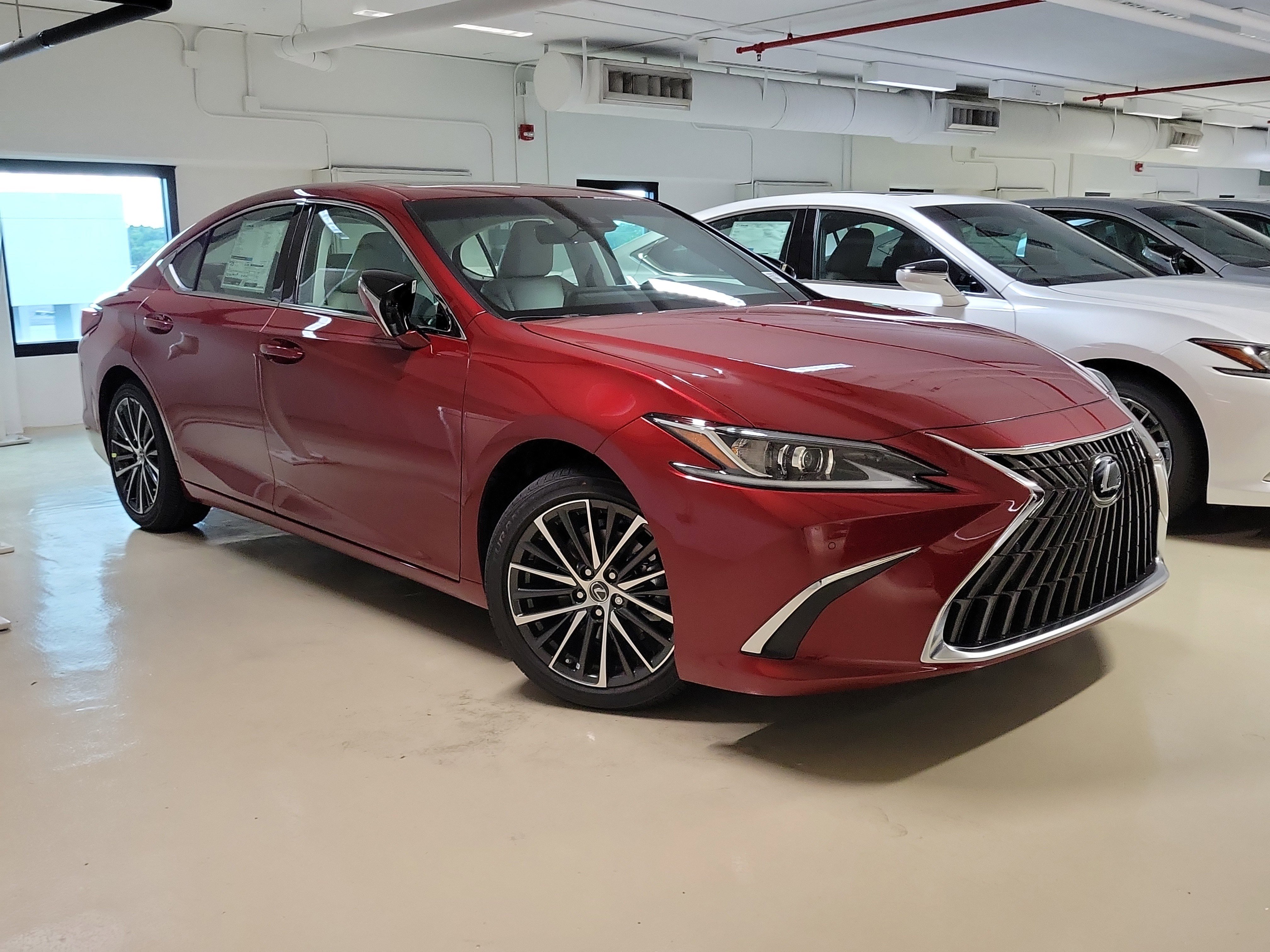 2025 Lexus ES 350's photo