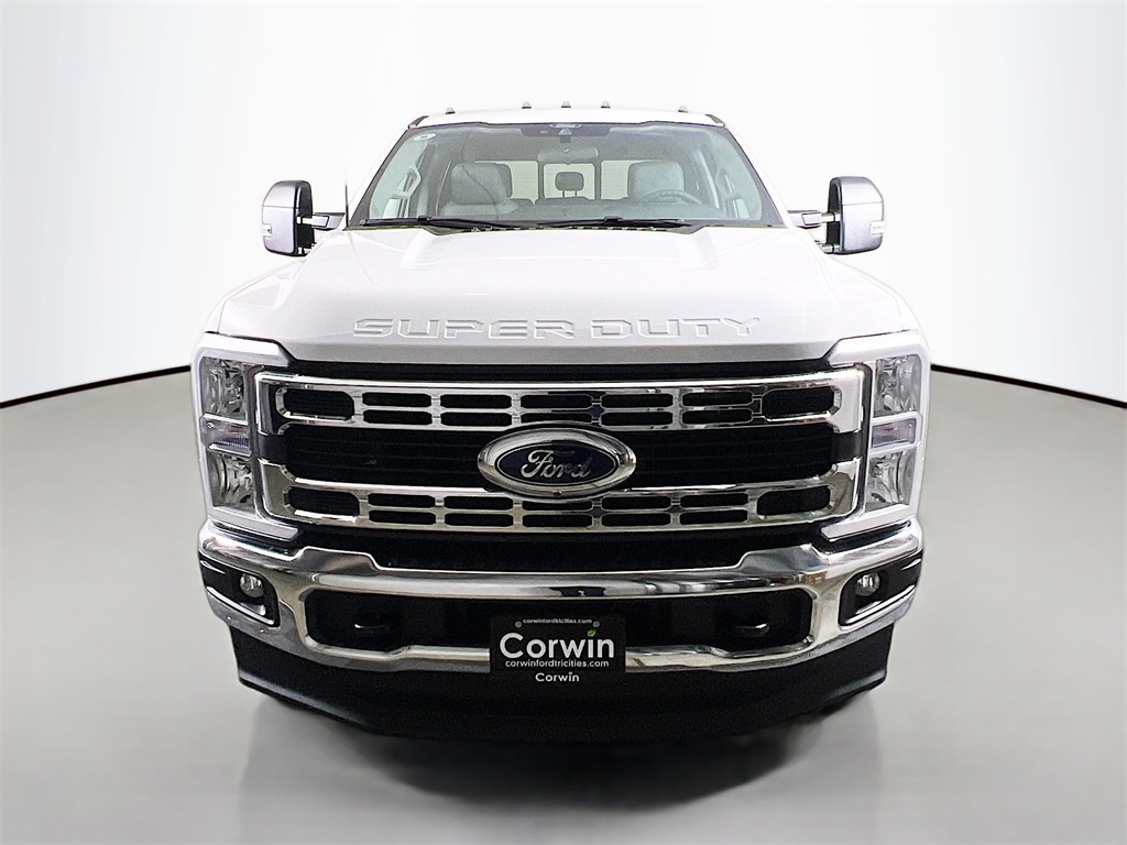 2025 Ford F-350 XLT photo 4