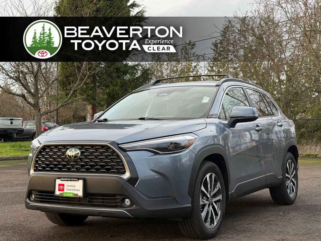 2024 Toyota Corolla Cross XLE's photo