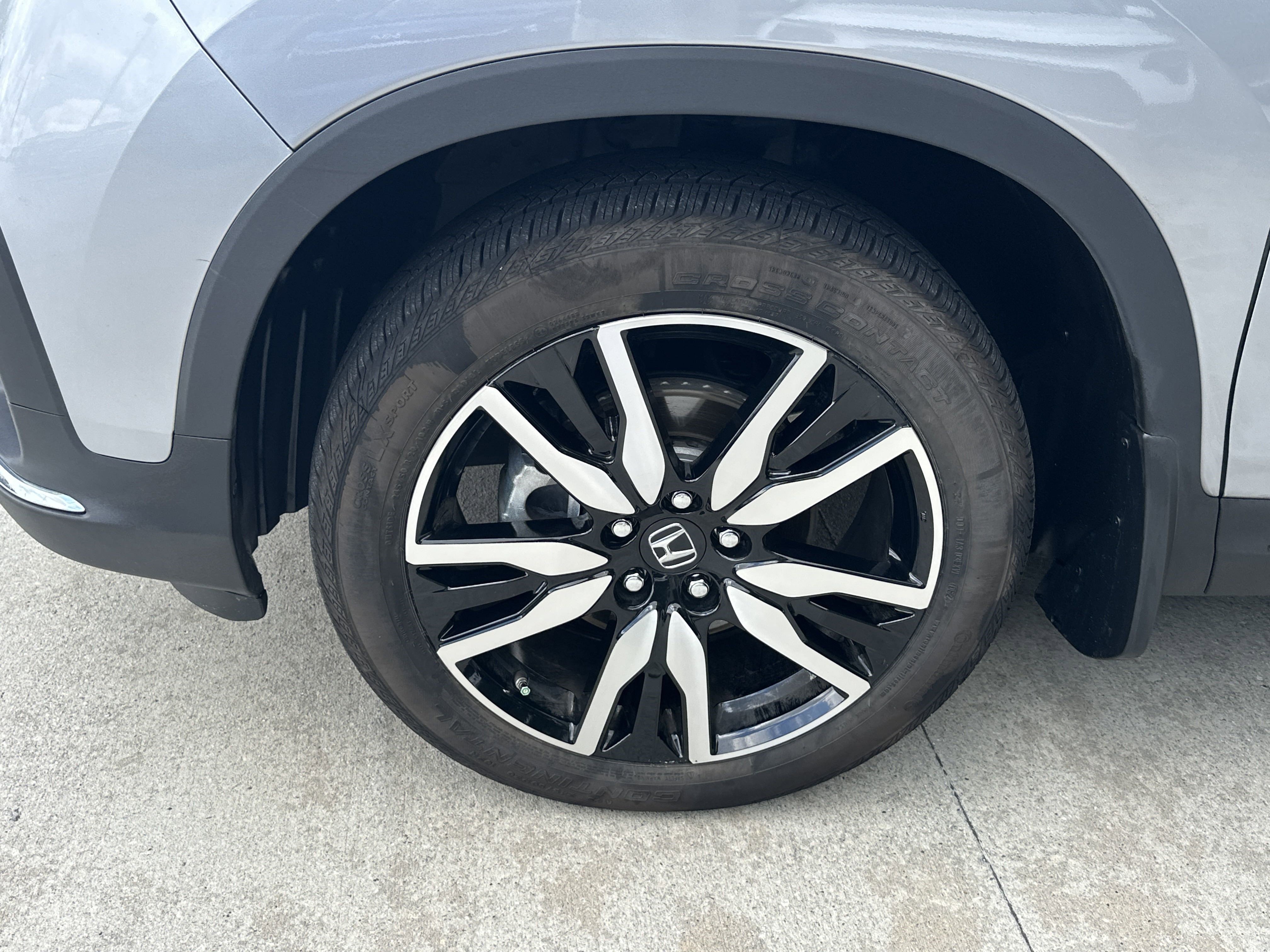 2022 Honda Pilot Touring photo 2