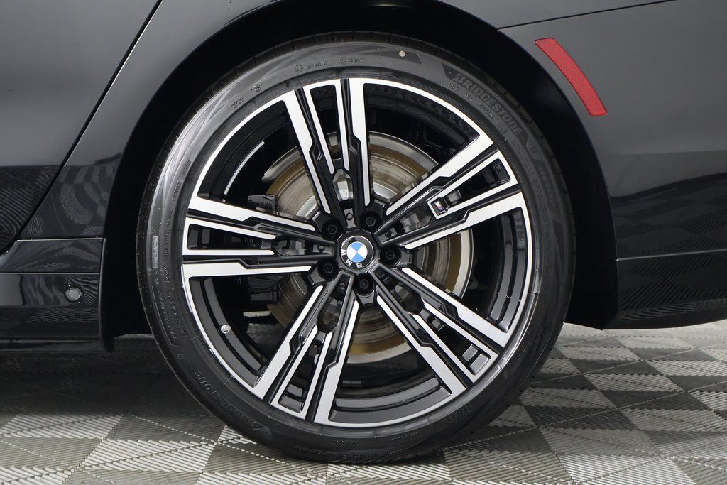 2025 Bmw i7 M70 photo 10