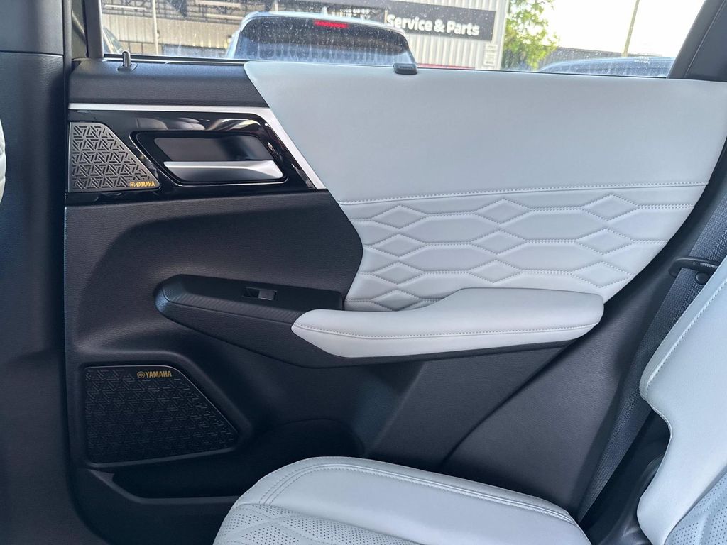2025 Mitsubishi Outlander SEL GT photo 13