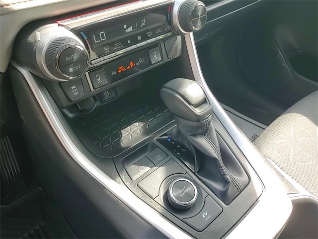 2025 Toyota RAV4 Hybrid XLE photo 18