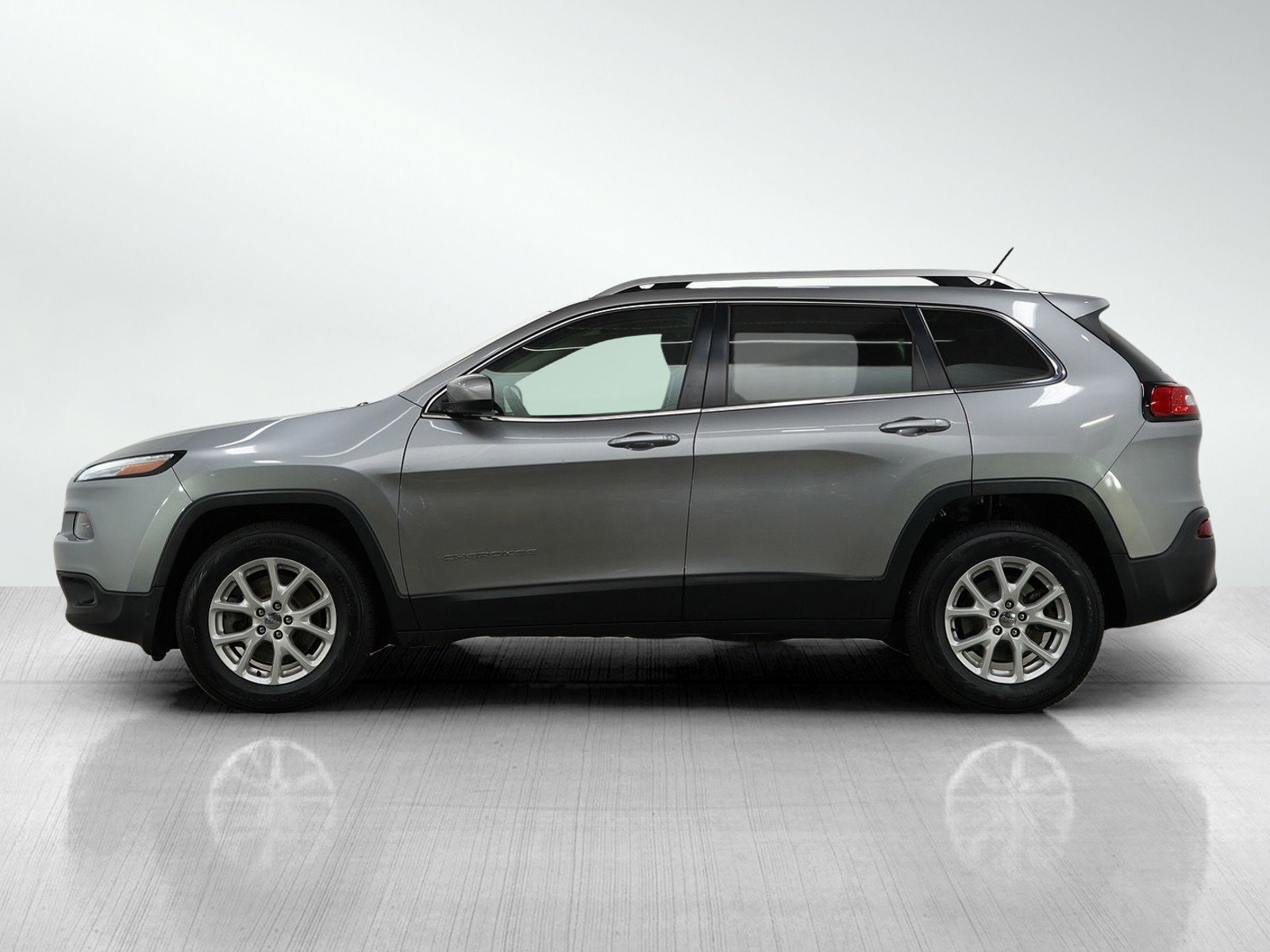 Used 2014 Jeep Cherokee Latitude with VIN 1C4PJMCS1EW284467 for sale in Burnsville, Minnesota