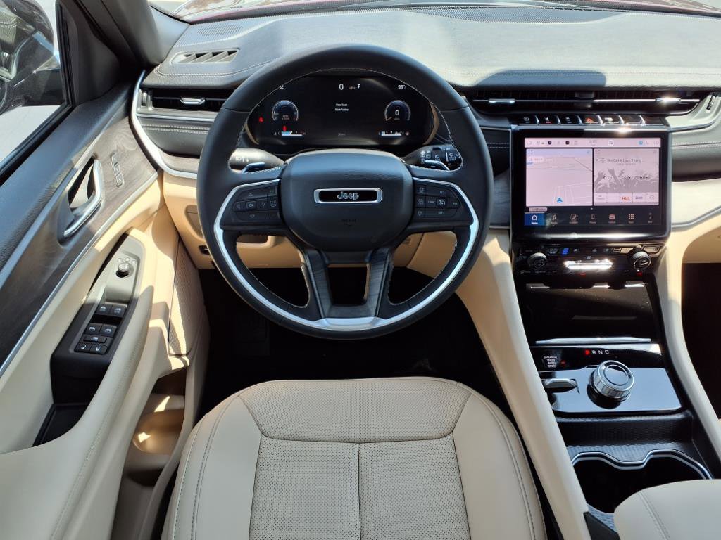 2025 Jeep Grand Cherokee Limited photo 3