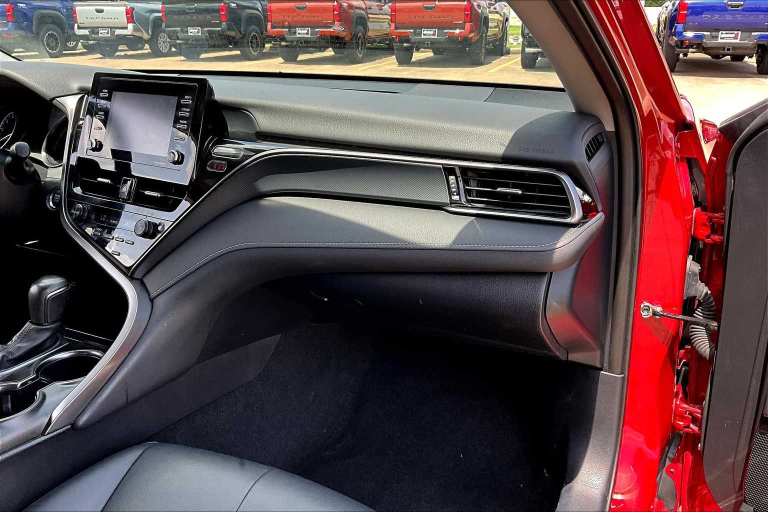2023 Toyota Camry SE photo 17