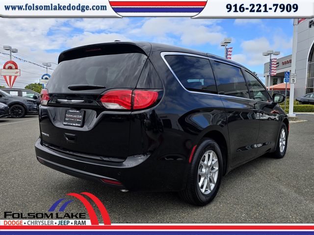 2025 Chrysler Voyager LX photo 5