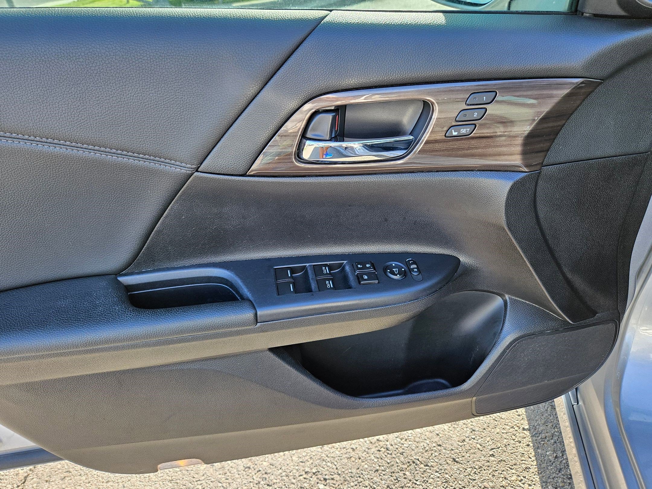 2017 Honda Accord Touring photo 12