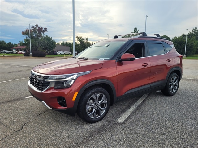 2024 Kia Seltos S photo 2