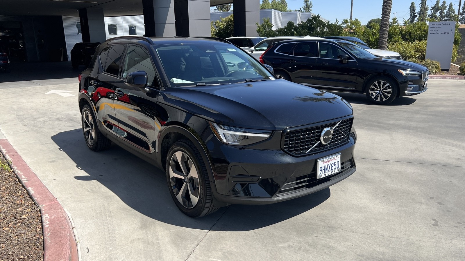 2024 Volvo XC40 Core photo 4