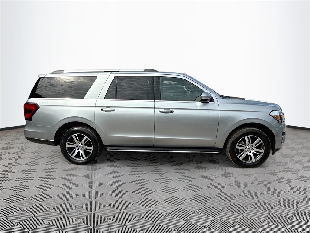 2022 Ford Expedition MAX Limited photo 4