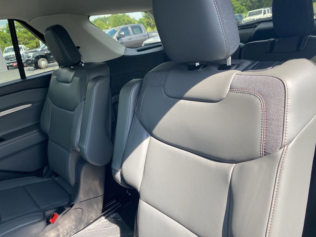 2025 Ford Explorer photo 29