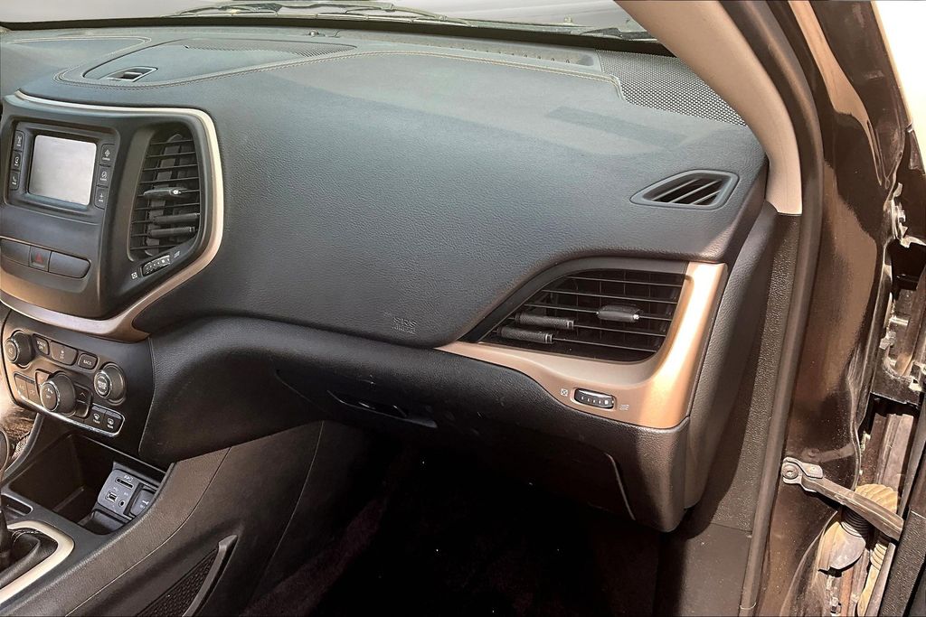 2016 Jeep Cherokee Latitude photo 22