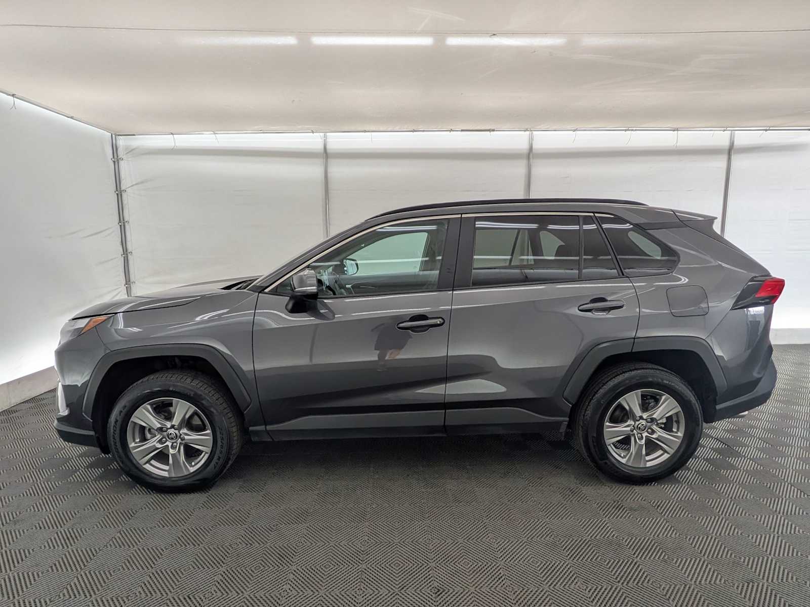 2024 Toyota RAV4 XLE photo 2