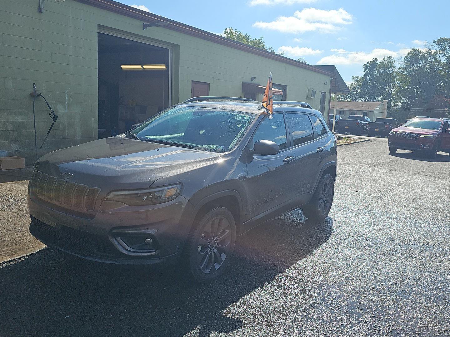 2021 Jeep Cherokee 80th Anniversary Edition photo 10