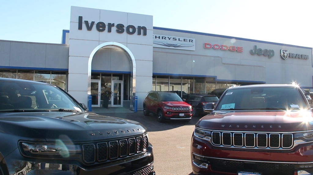 Used 2017 Jeep Cherokee Limited with VIN 1C4PJMDB3HW528137 for sale in Huron, SD