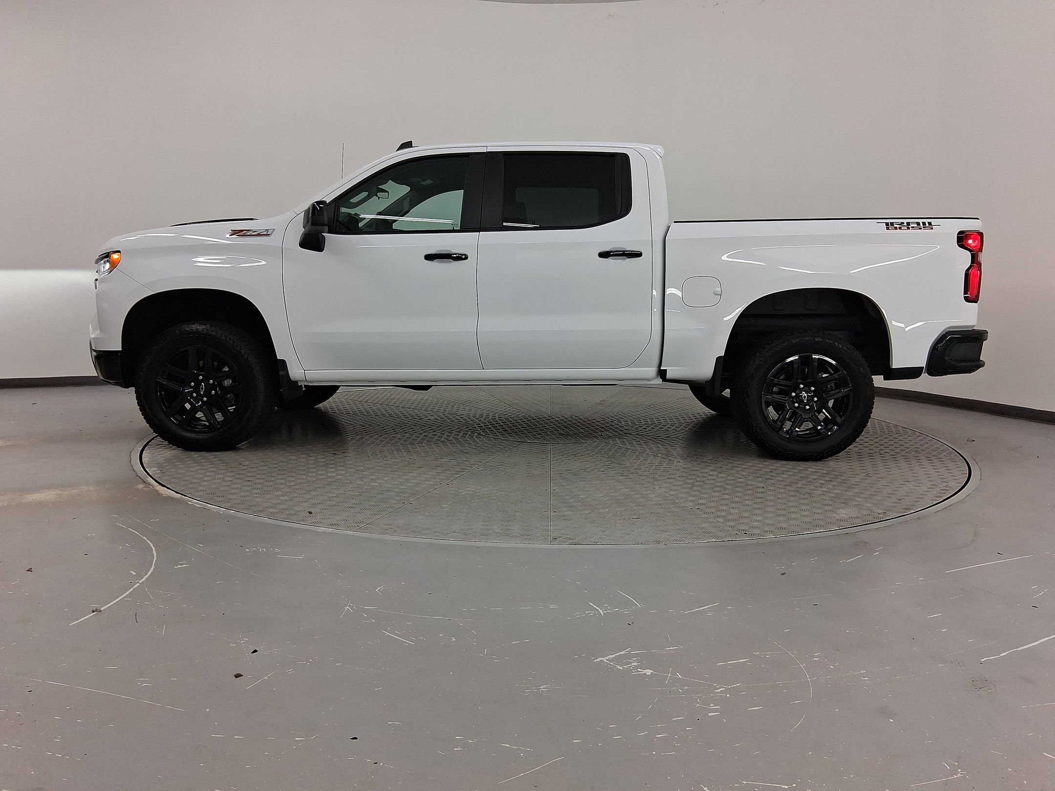 2025 Chevrolet Silverado 1500 LT Trail Boss photo 2
