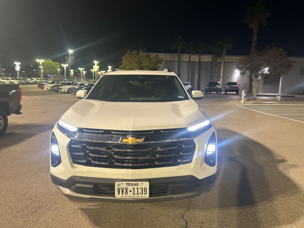 2025 Chevrolet Equinox LT photo 3