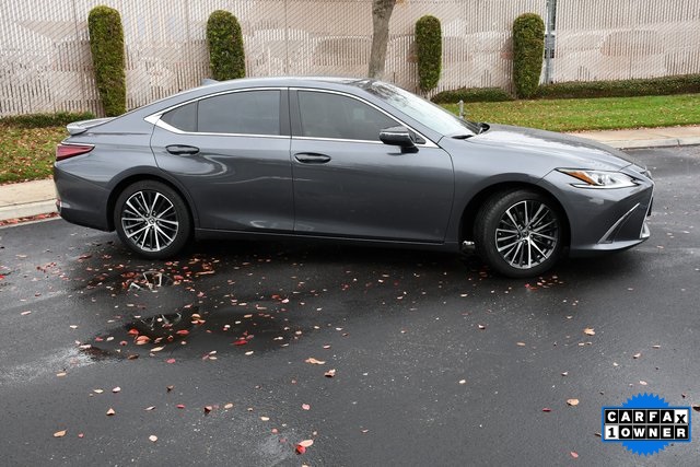 2024 Lexus ES 300h Premium photo 3