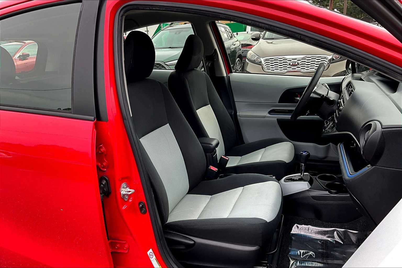 2013 Toyota Prius C Two photo 8