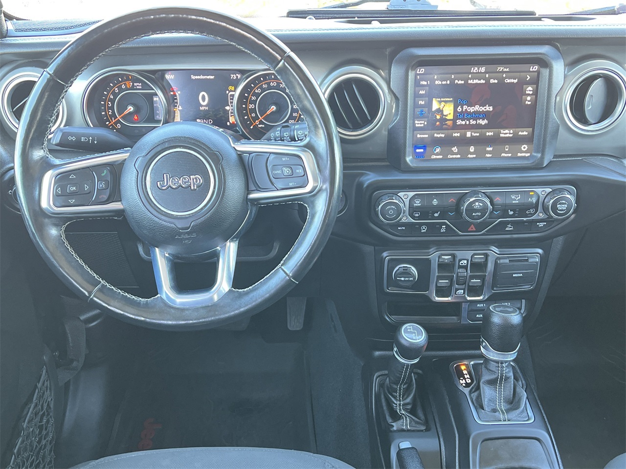 2022 Jeep Wrangler Unlimited Sahara photo 2