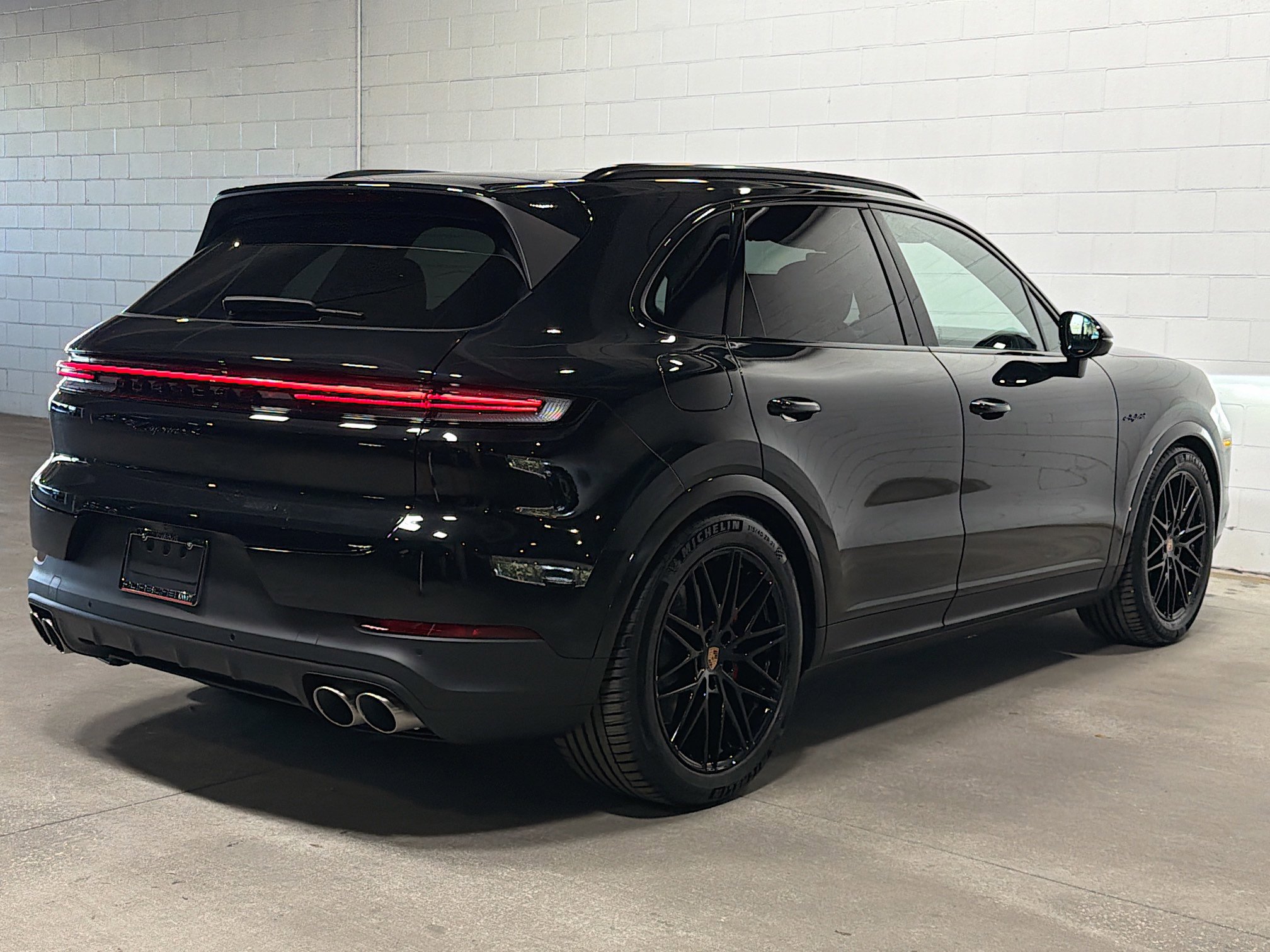 2026 Porsche Cayenne S E-Hybrid photo 4