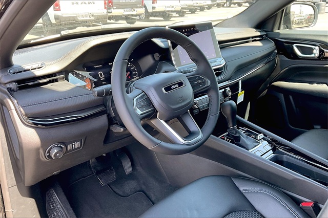 2025 Jeep Compass Latitude photo 6