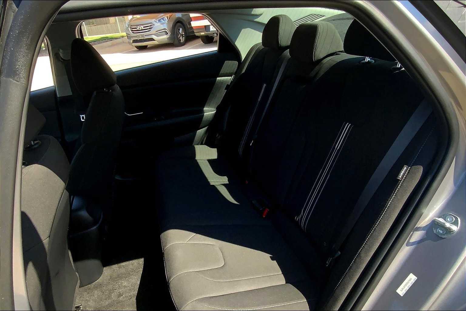 2025 Hyundai Elantra SEL Convenience photo 19