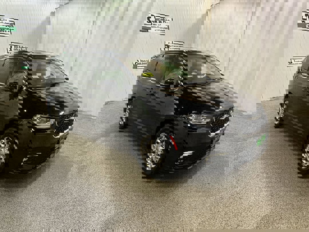 2026 Chrysler Pacifica Select's photo