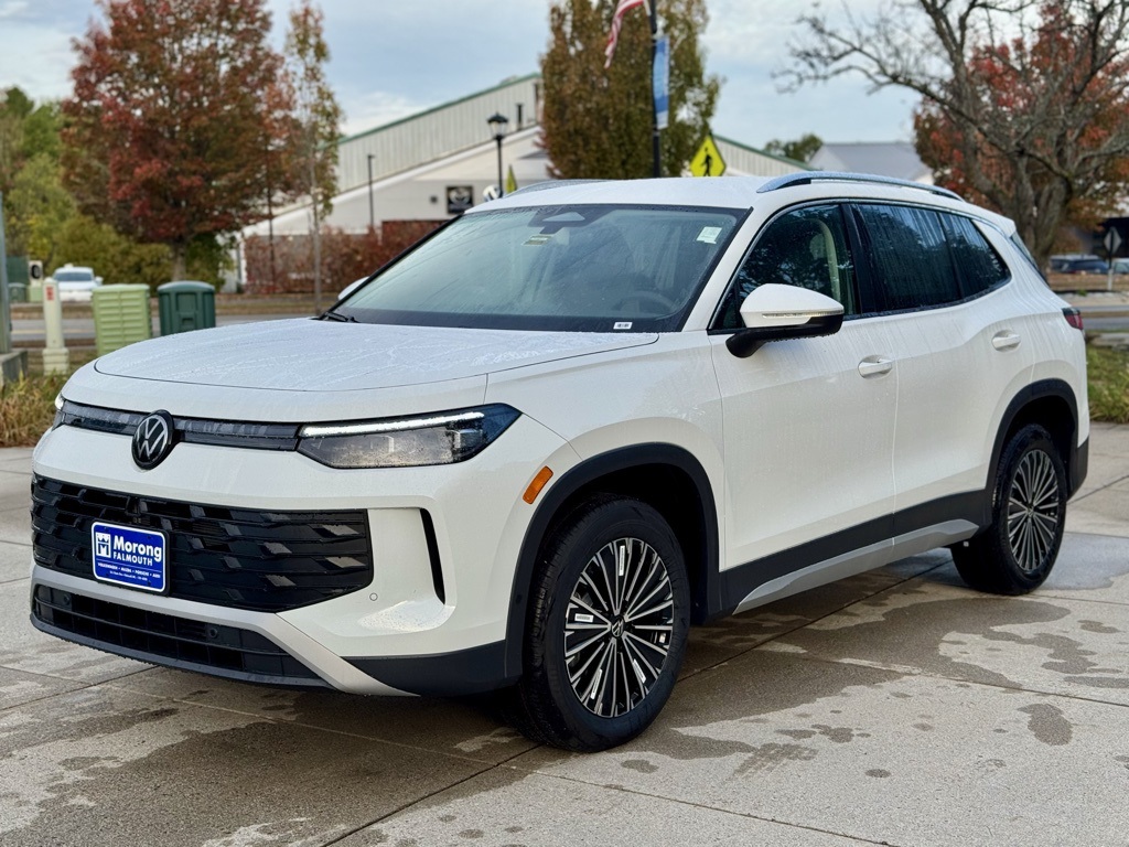 2025 Volkswagen Tiguan S photo 3