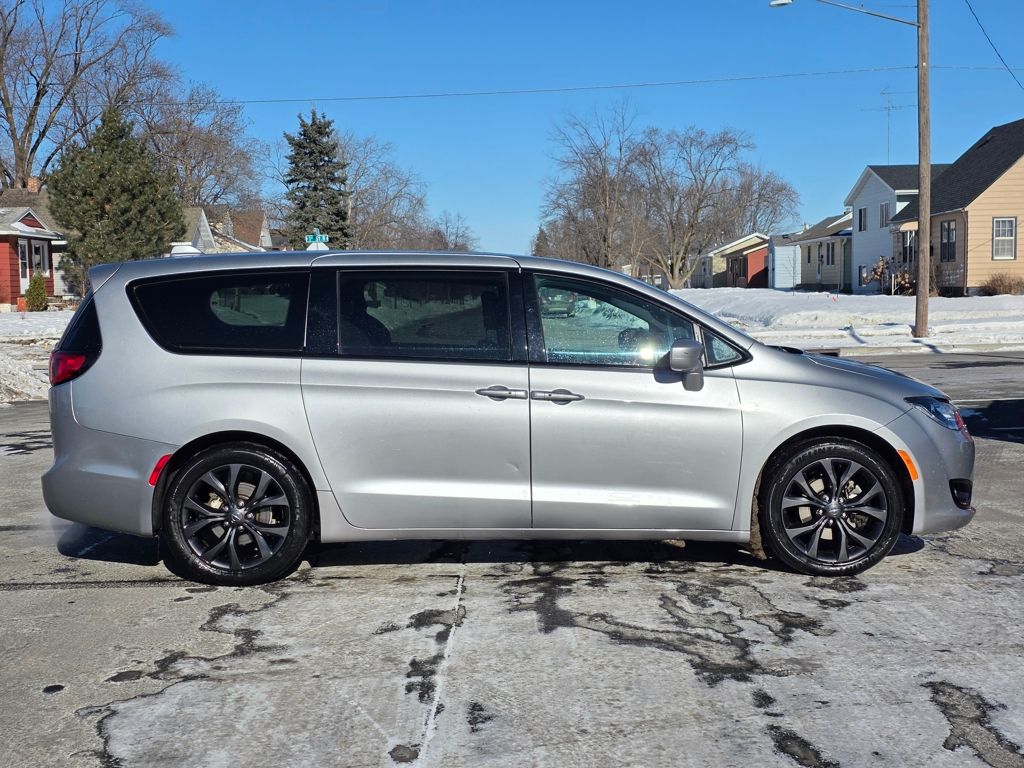2020 Chrysler Pacifica Touring