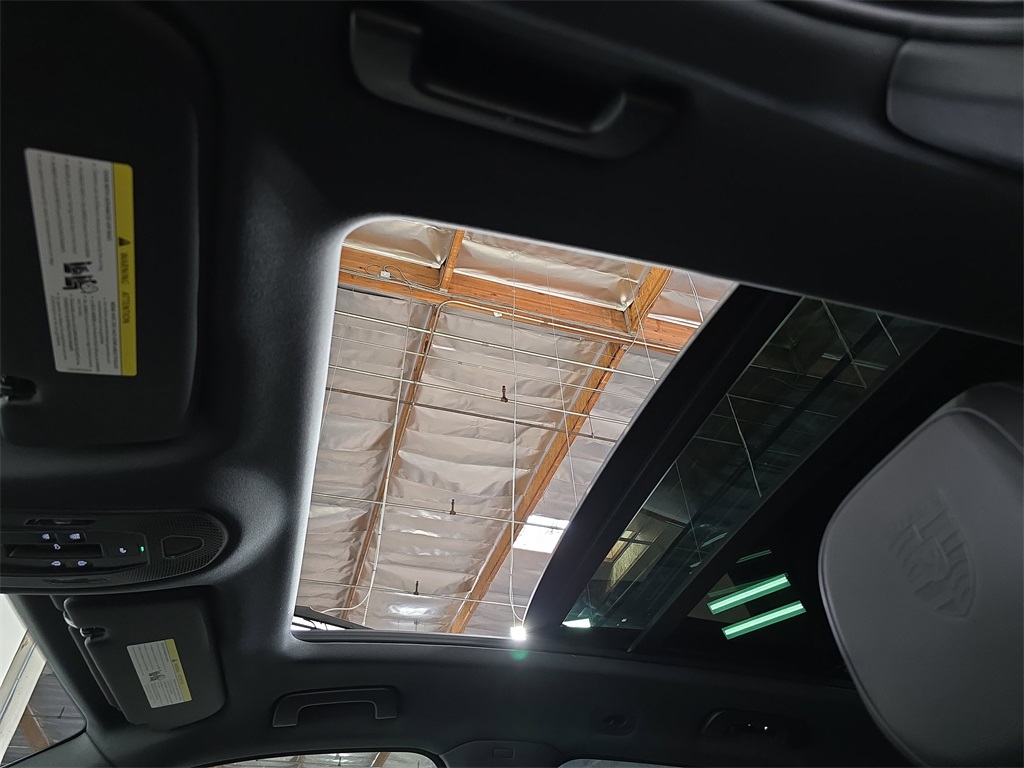 2025 Porsche Cayenne photo 25