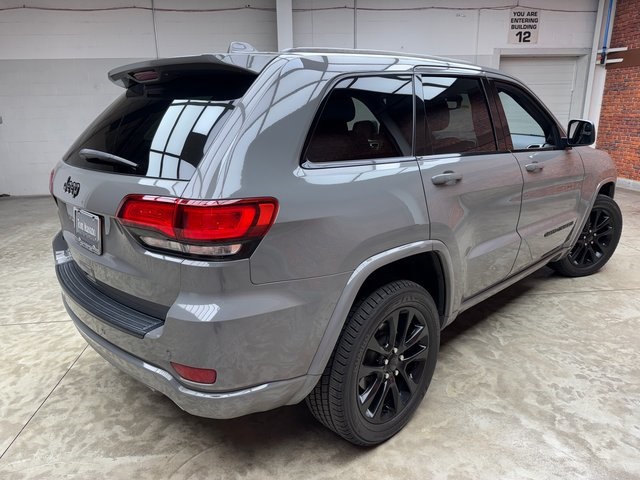 2020 Jeep Grand Cherokee Altitude photo 3