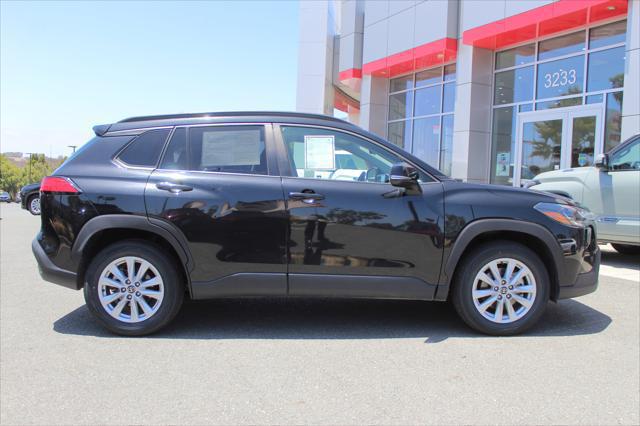 2022 Toyota Corolla Cross LE photo 3