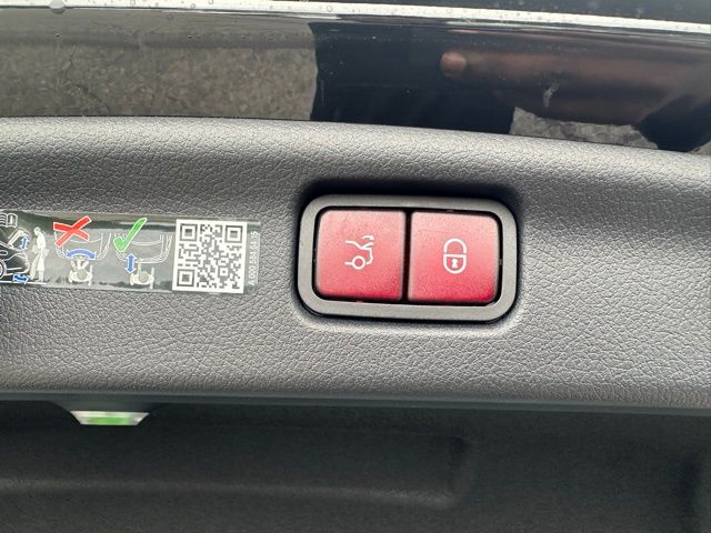 2025 Mercedes Benz C 300 4MATIC photo 34