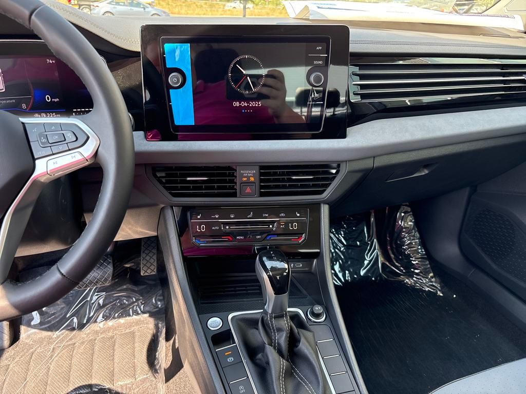 2025 Volkswagen Jetta 1.5T SE photo 16