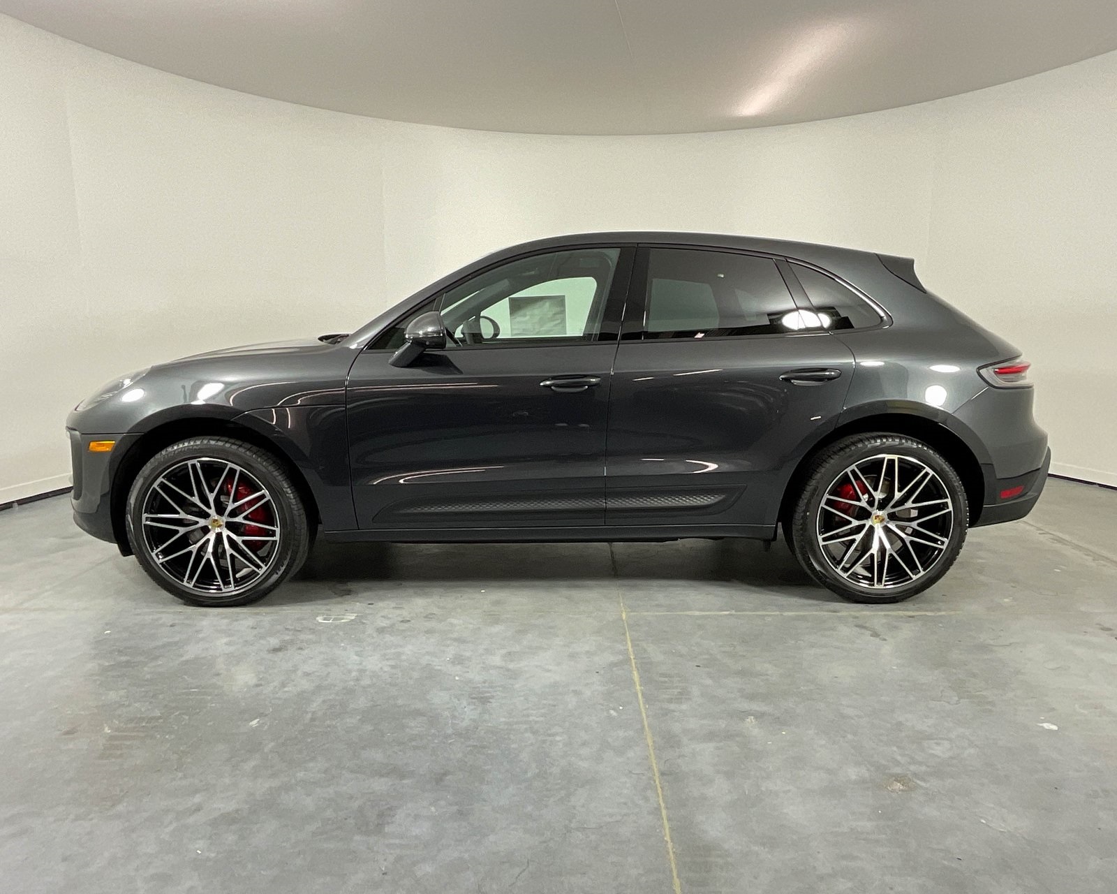 2025 Porsche Macan S photo 2