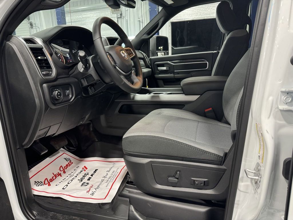 2024 Ram 2500 Tradesman photo 3