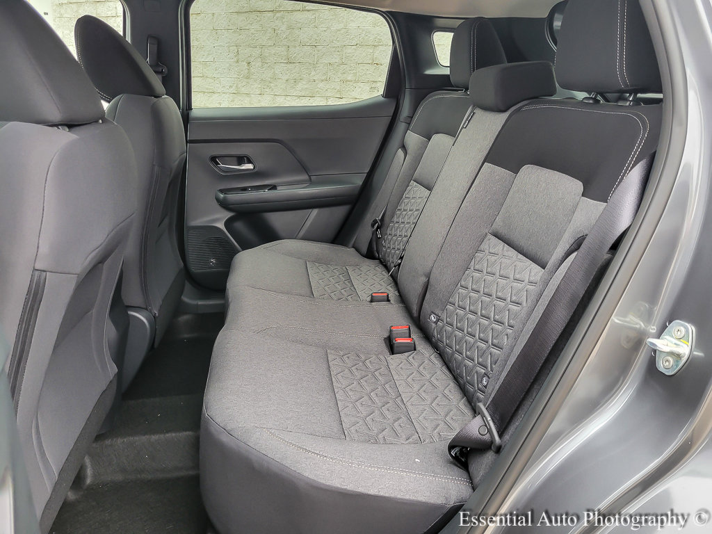 2025 Nissan Kicks SV photo 8
